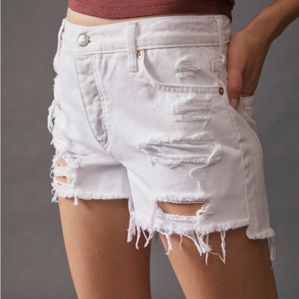 NEW FREE PEOPLE - Mid Rise Distressed Denim Shorts Maggie - Picture 6 of 9
